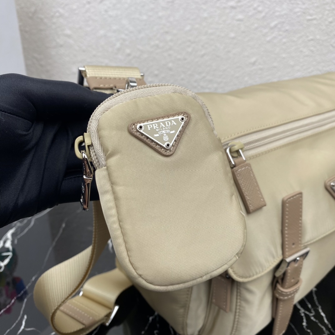 Bagsaaa Pra*a Re-Nylon beige shoulder bag - 27x20.5x12cm