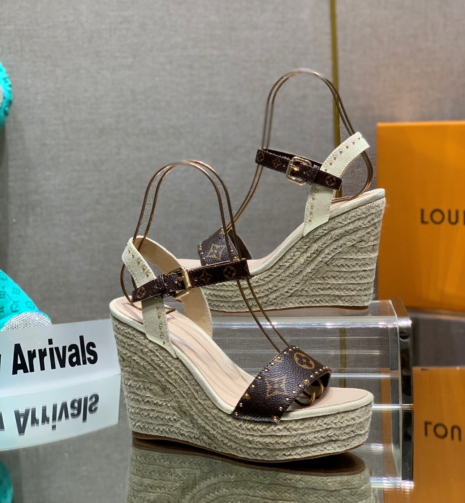 Bagsaaa L0vis Vvtt0n Wedge Sandals 