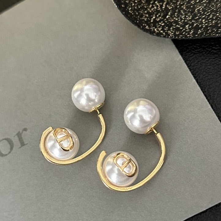 Bagsaaa D10r Montaigne With Pearl Earrings