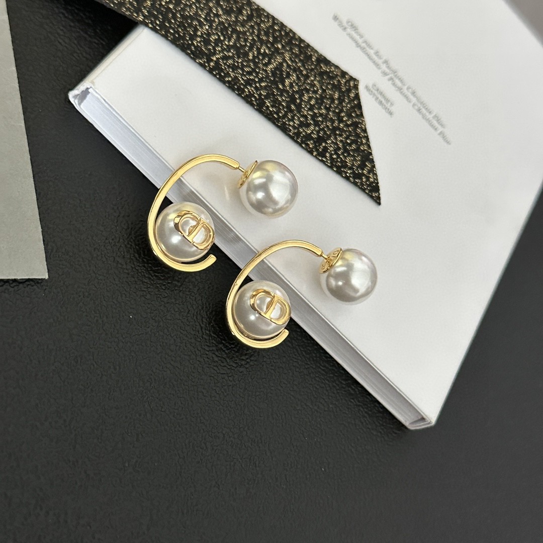 Bagsaaa D10r Montaigne With Pearl Earrings