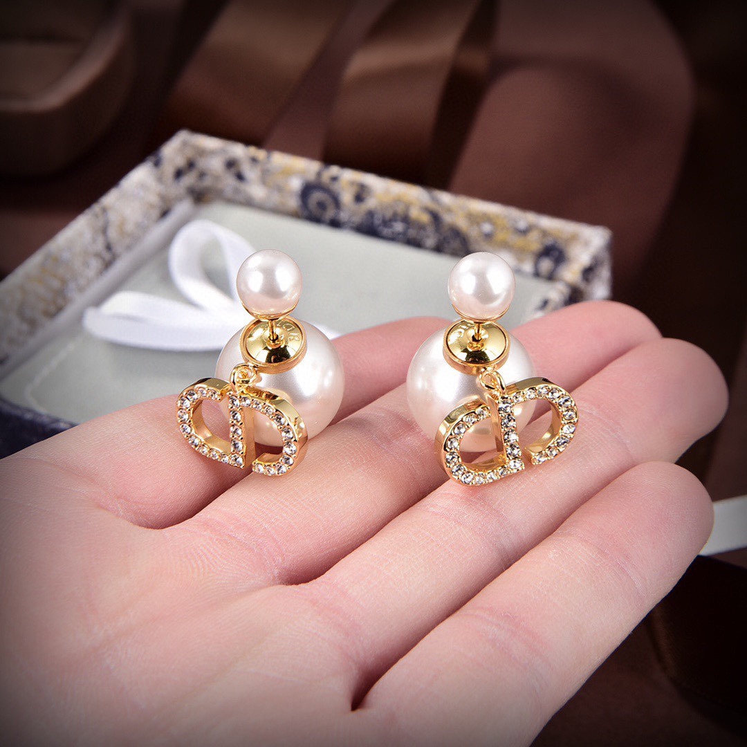 Bagsaaa D10r Crystal Montaigne CD Stud Earrings