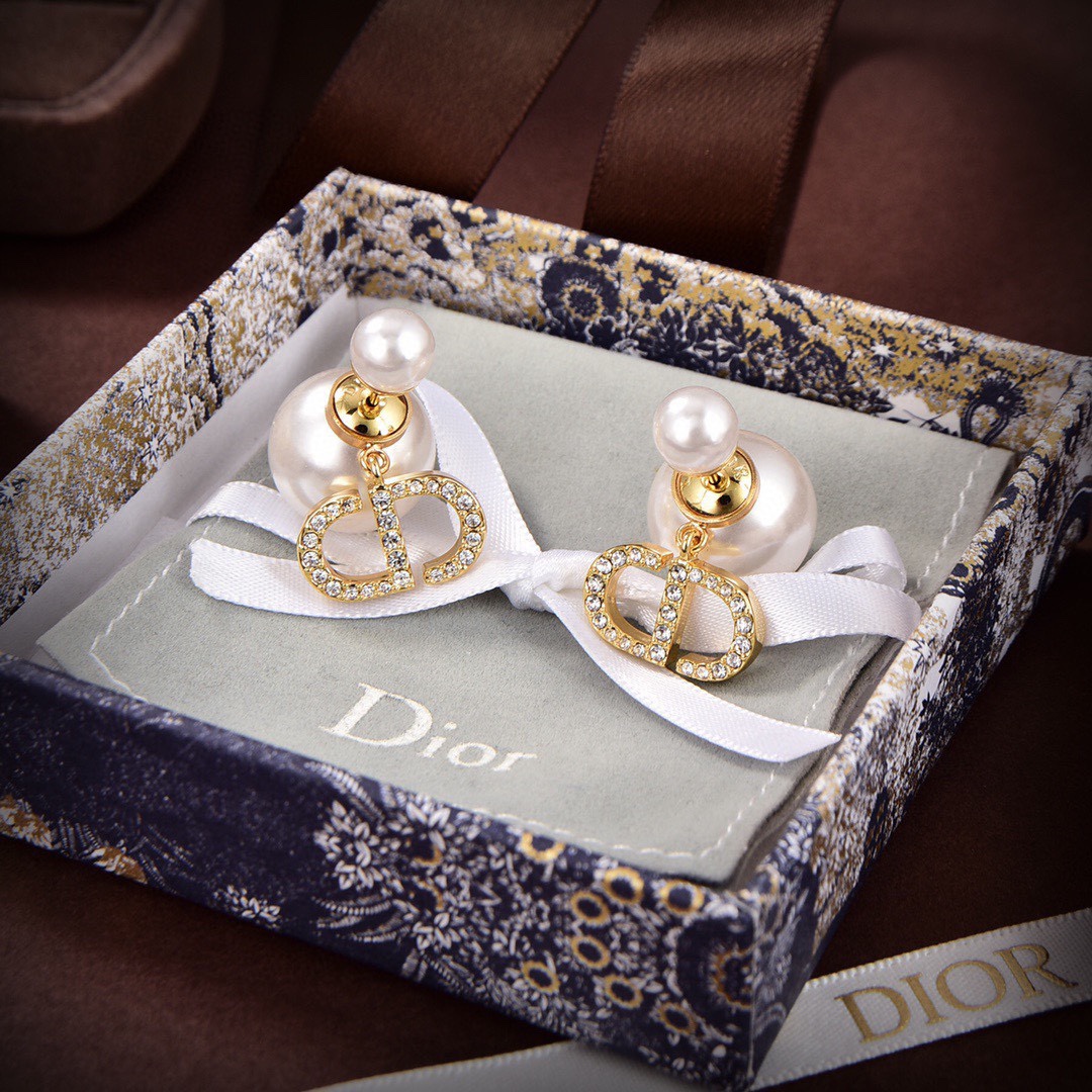 Bagsaaa D10r Crystal Montaigne CD Stud Earrings