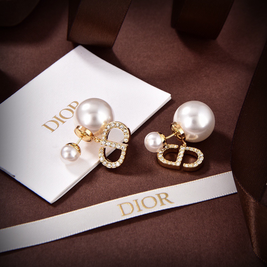 Bagsaaa D10r Crystal Montaigne CD Stud Earrings