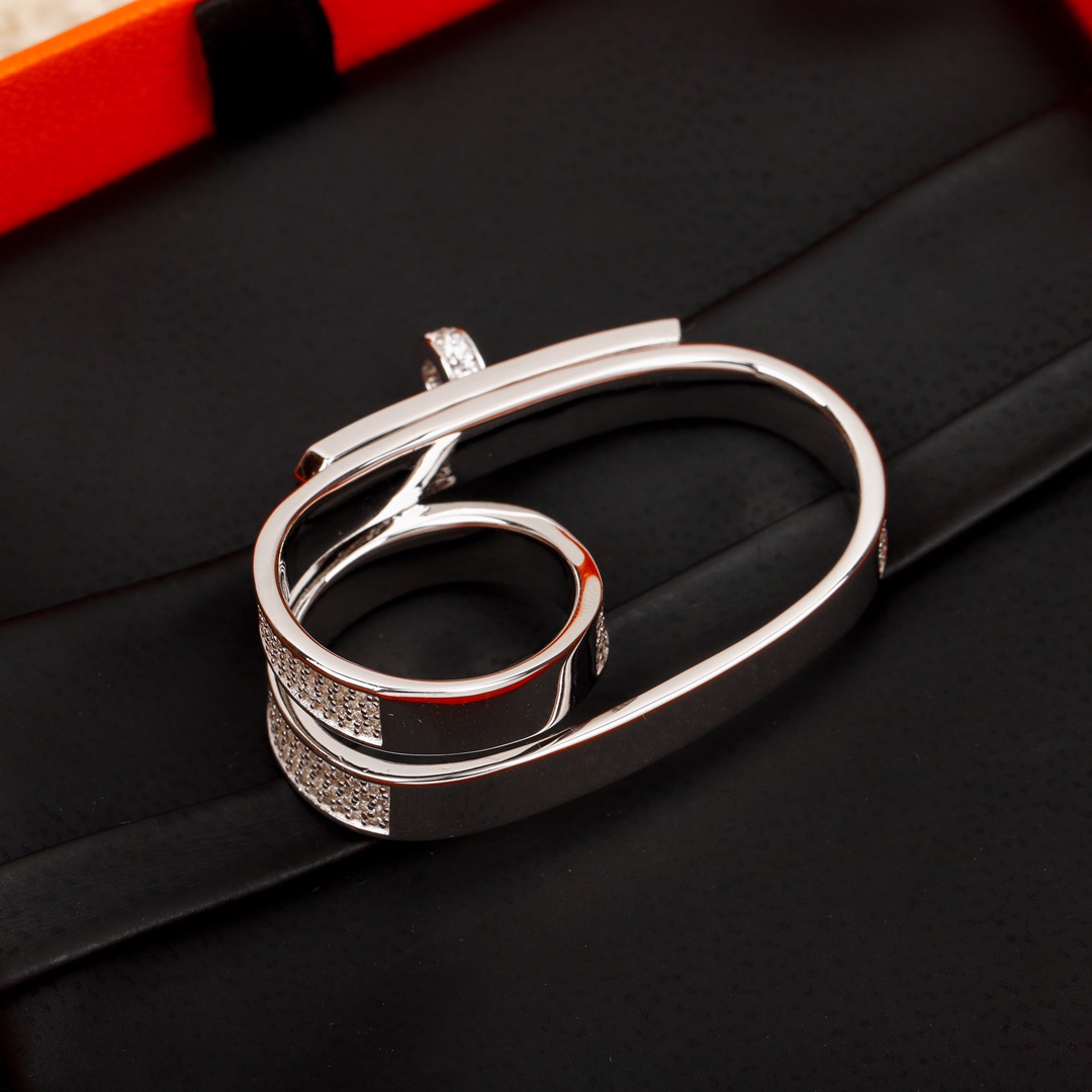 Bagsaaa H**me5 Ring