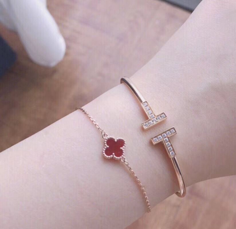 Bagsaaa V*n Cl**f & Arp*1s Sweet Alhambra bracelet