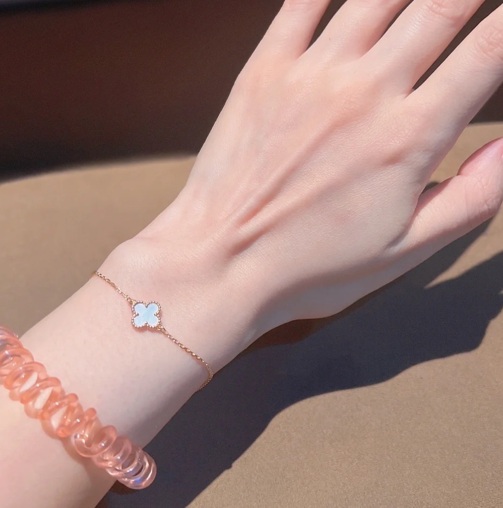 Bagsaaa V*n Cl**f & Arp*1s Sweet Alhambra bracelet