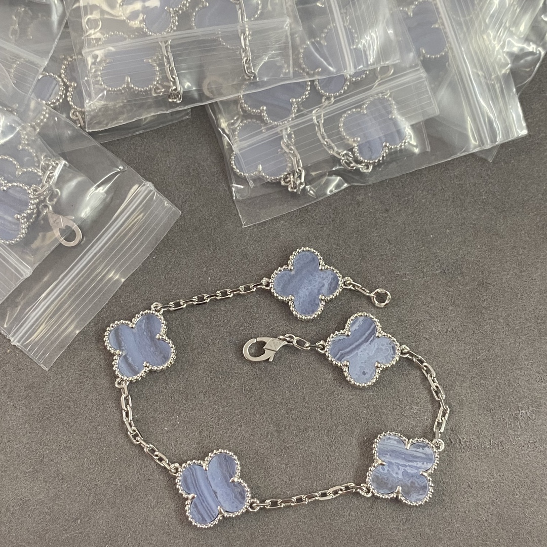 V*n Cl**f & Arp*1s Alhambra bracelet 5 motif