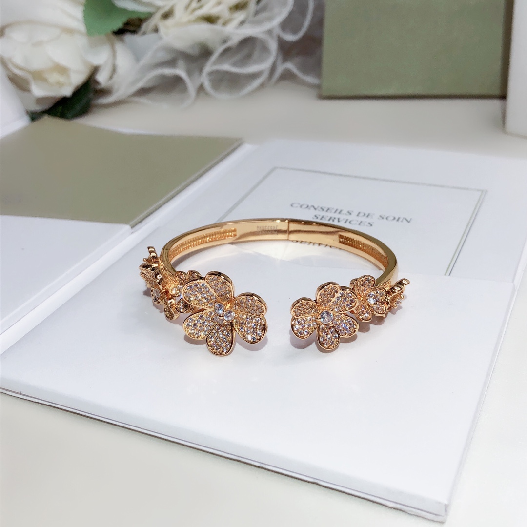 Bagsaaa V*n Cl**f & Arp*1s Frivole 7 flowers Bracelet