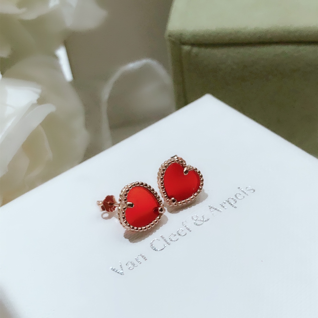 Bagsaaa V*n Cl**f & Arp*1s Red Heart Stud Earrings