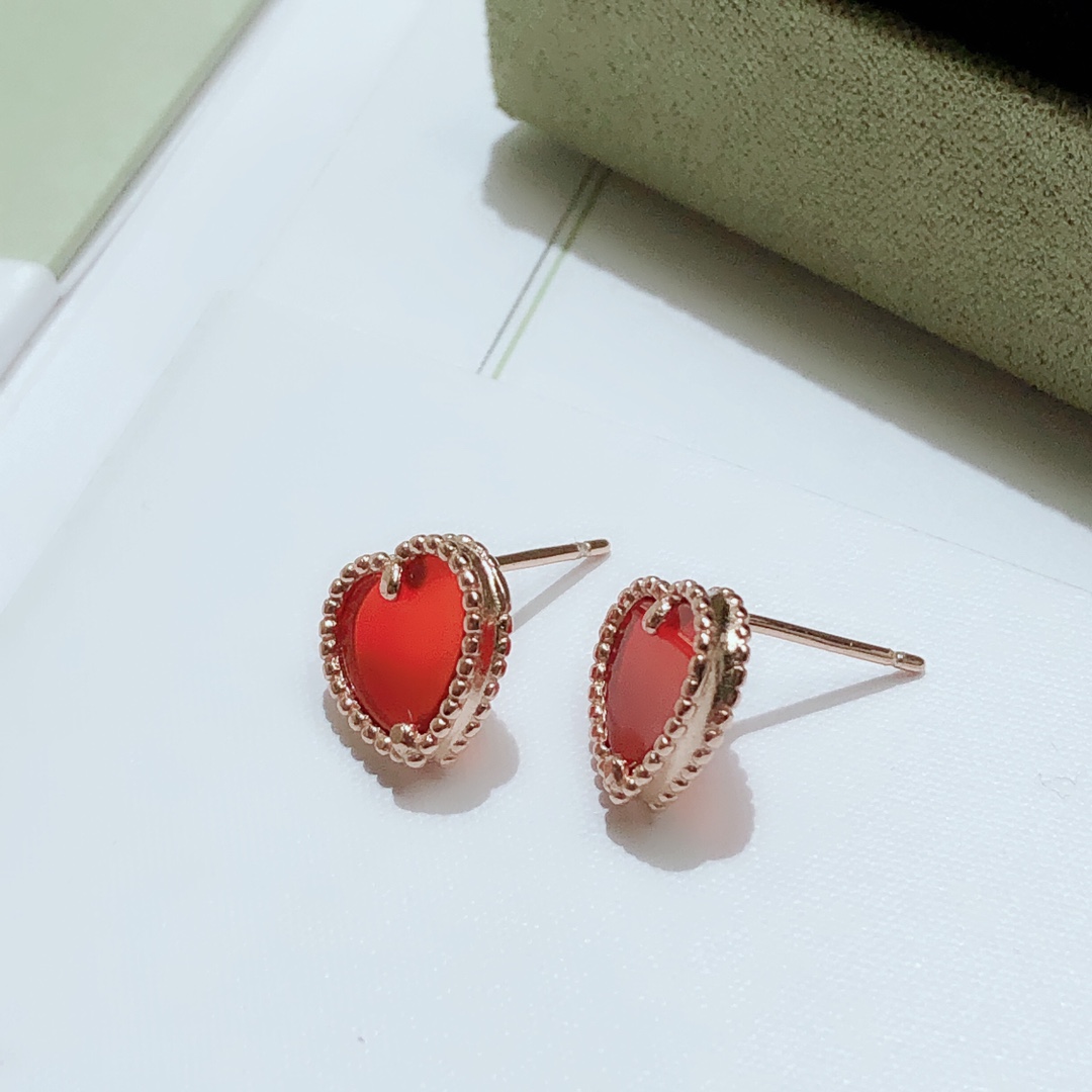 Bagsaaa V*n Cl**f & Arp*1s Red Heart Stud Earrings