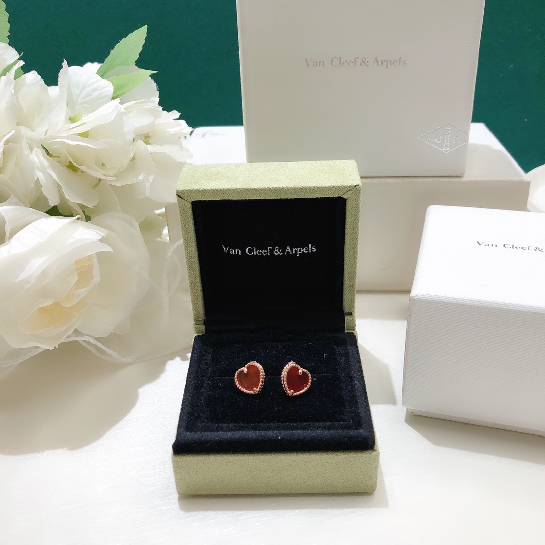 Bagsaaa V*n Cl**f & Arp*1s Red Heart Stud Earrings