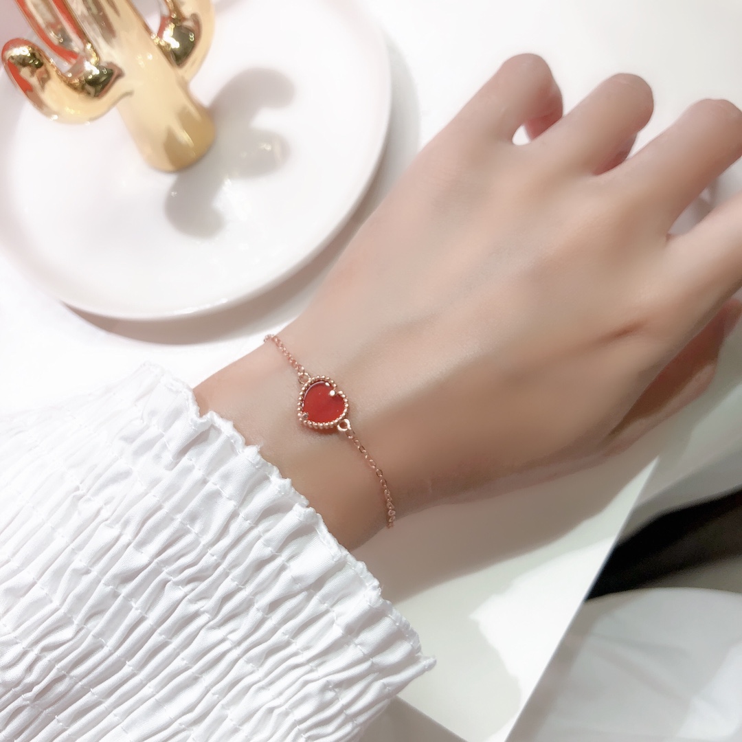 Bagsaaa V*n Cl**f & Arp*1s Red Heart Bracelet