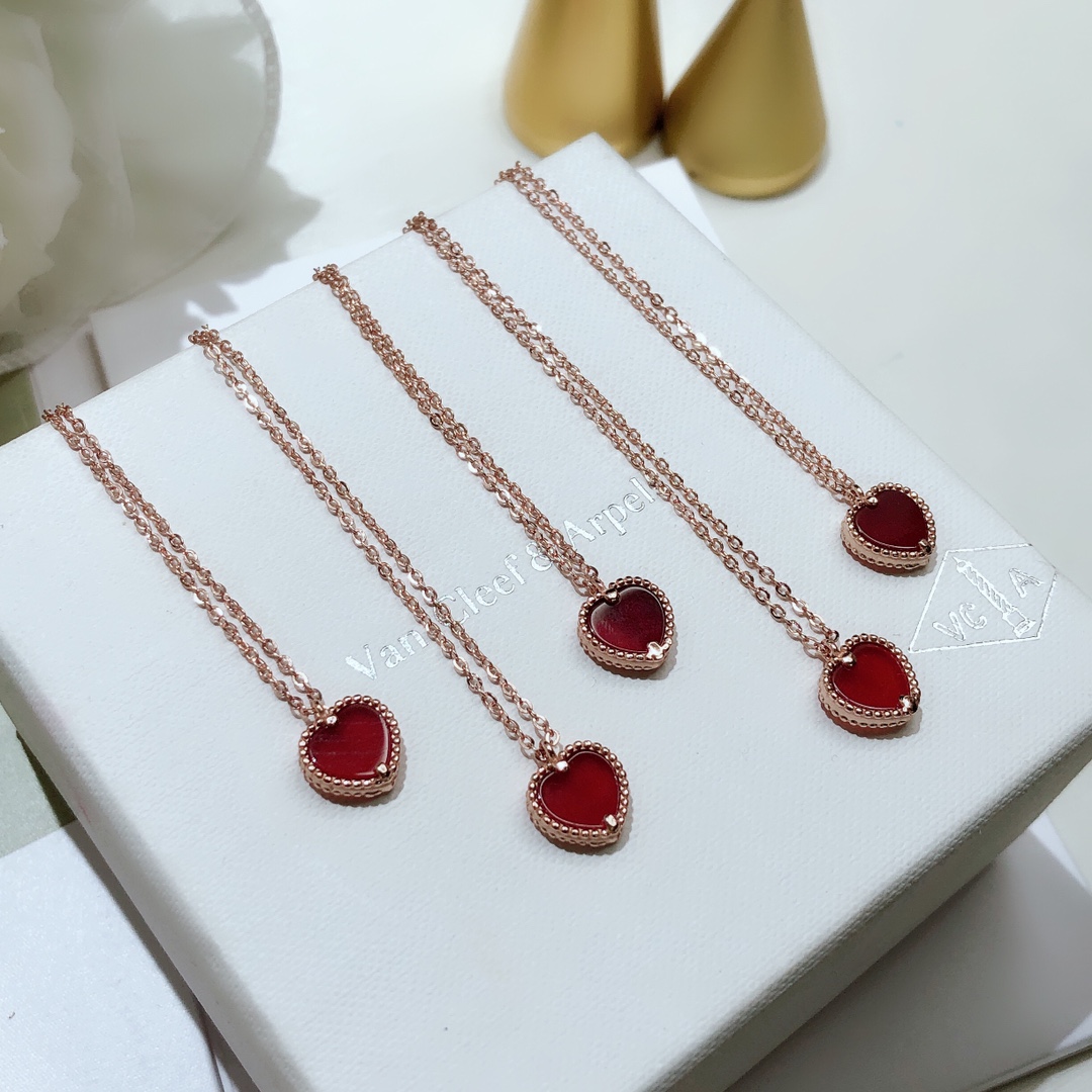 Bagsaaa V*n Cl**f & Arp*1s Red Heart Neckalce