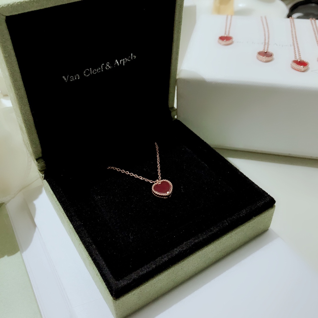 Bagsaaa V*n Cl**f & Arp*1s Red Heart Neckalce