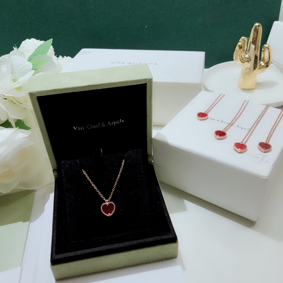 Bagsaaa V*n Cl**f & Arp*1s Red Heart Neckalce