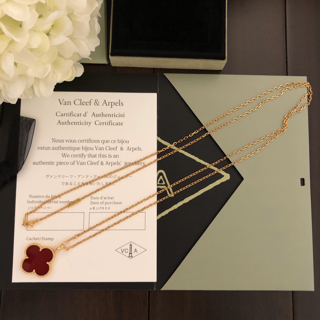 Bagsaaa V*n Cl**f & Arp*1s Clover Red Necklace
