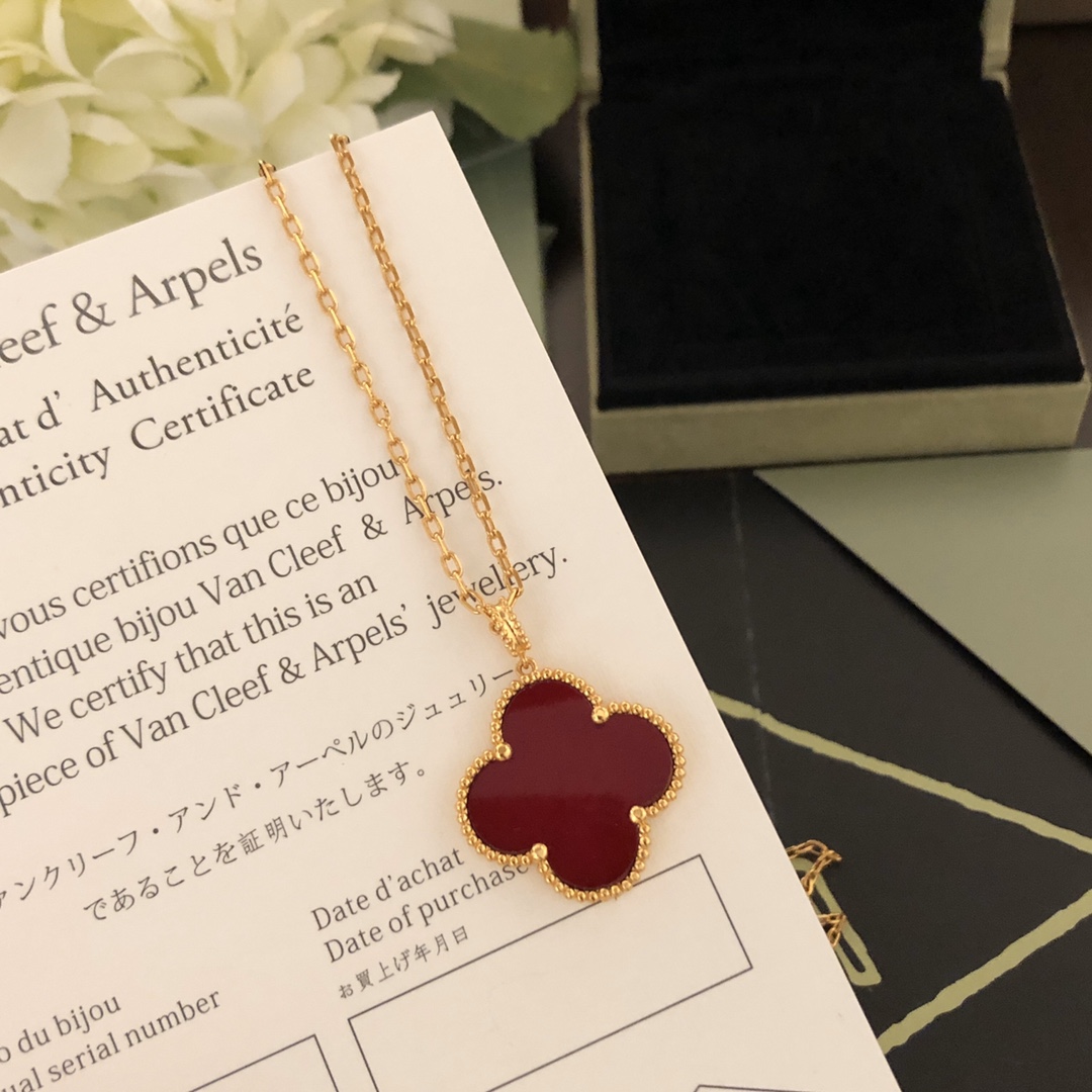 Bagsaaa V*n Cl**f & Arp*1s Clover Red Necklace