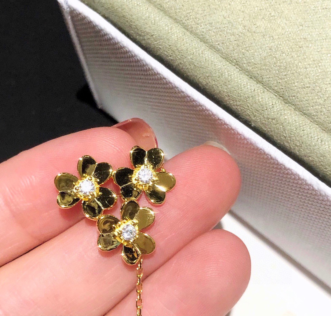 Bagsaaa V*n Cl**f & Arp*1s Frivole 3 flowers necklace