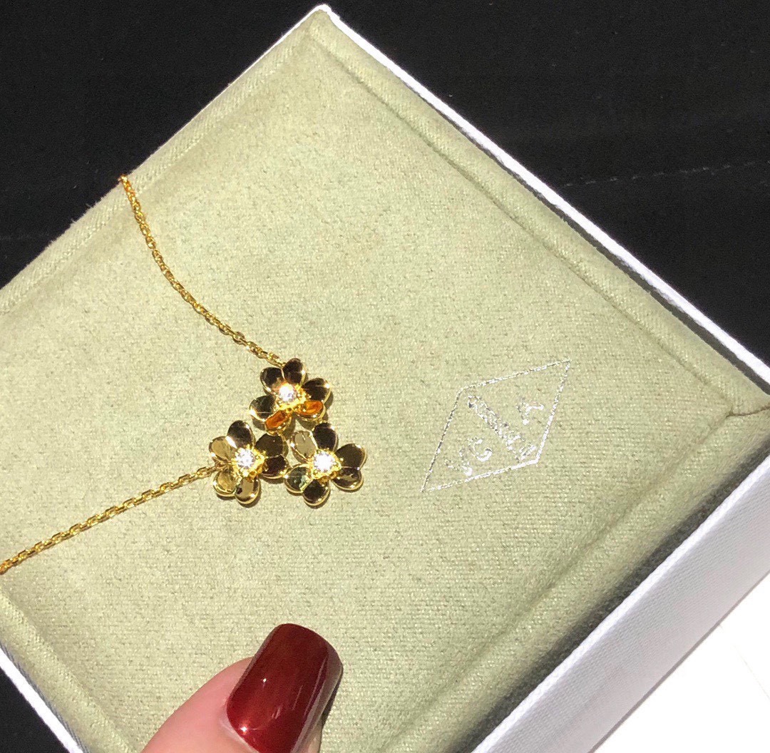 Bagsaaa V*n Cl**f & Arp*1s Frivole 3 flowers necklace