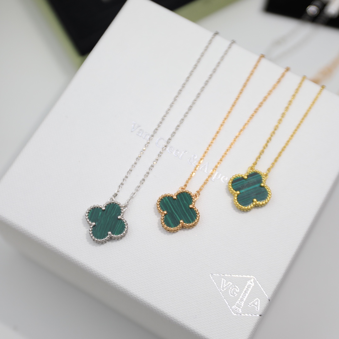 Bagsaaa V*n Cl**f & Arp*1s Clover Green Necklace