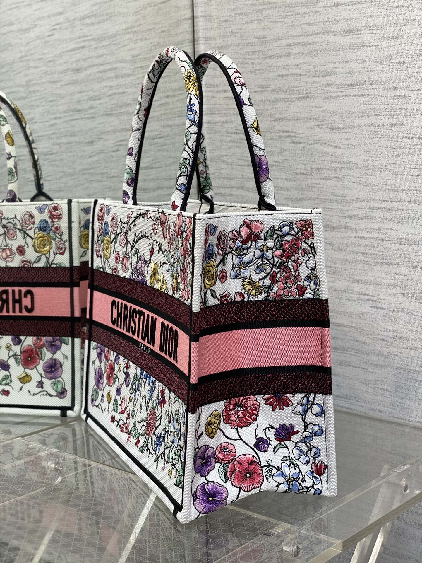 Bagsaaa D10r Book Tote Embroidery Pink Flower Pattern - 36cm