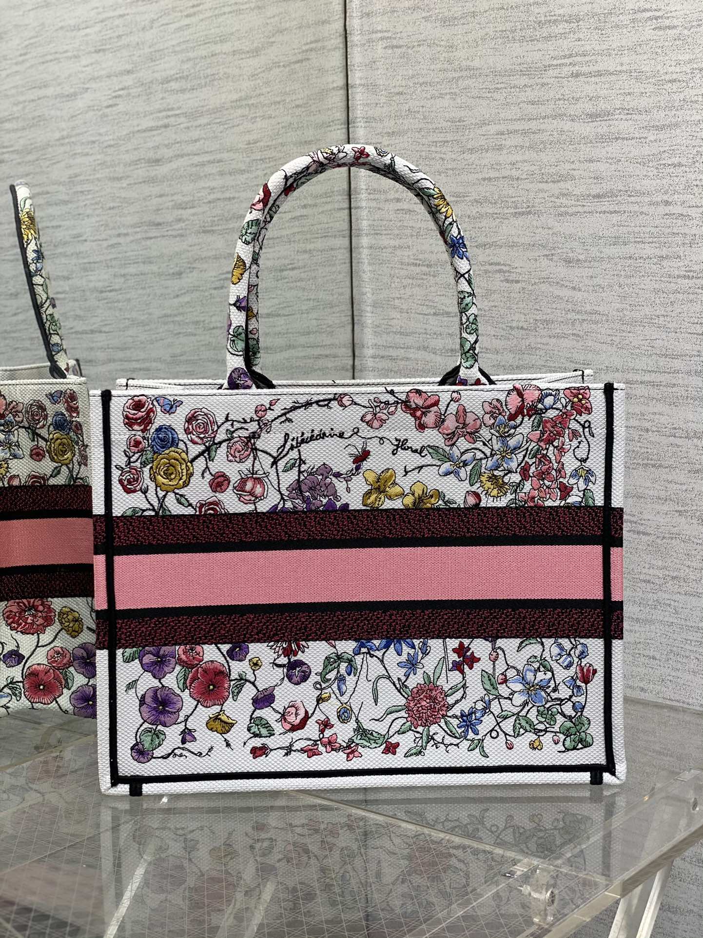 Bagsaaa D10r Book Tote Embroidery Pink Flower Pattern - 36cm