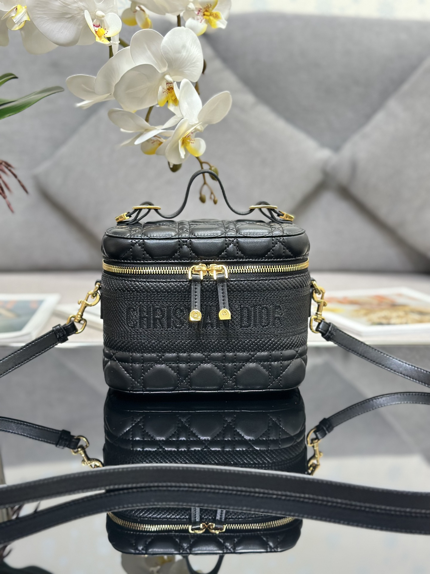 Bagsaaa D10r Small D10r Travel Vanity Black Bag - 18.5 x 13 x 10.5cm
