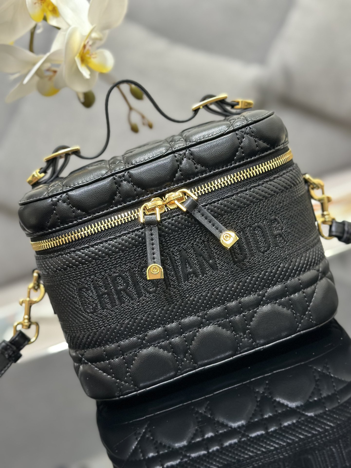 Bagsaaa D10r Small D10r Travel Vanity Black Bag - 18.5 x 13 x 10.5cm