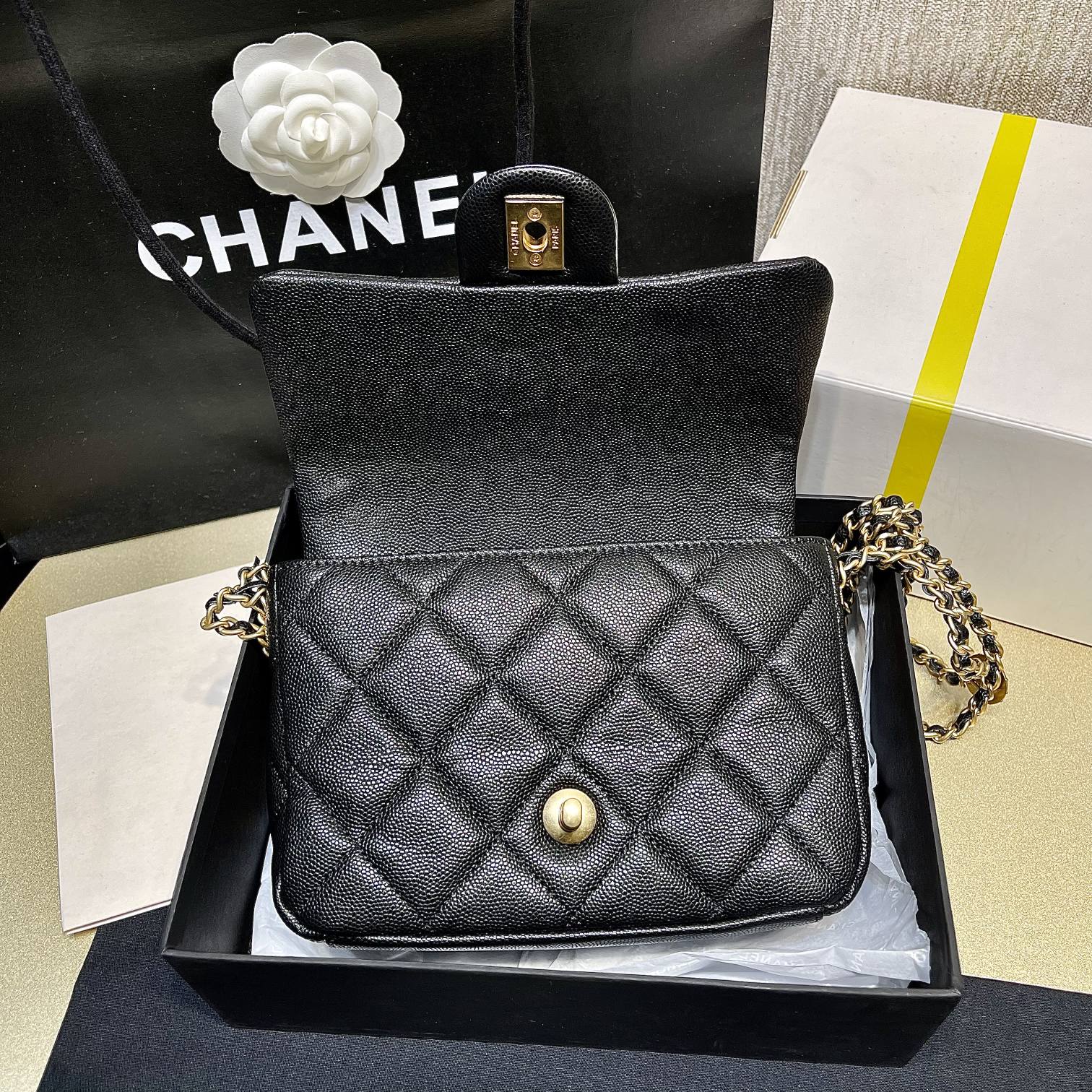 Bagsaaa Ch**el Black Flap Bag - 21X14.5X6cm