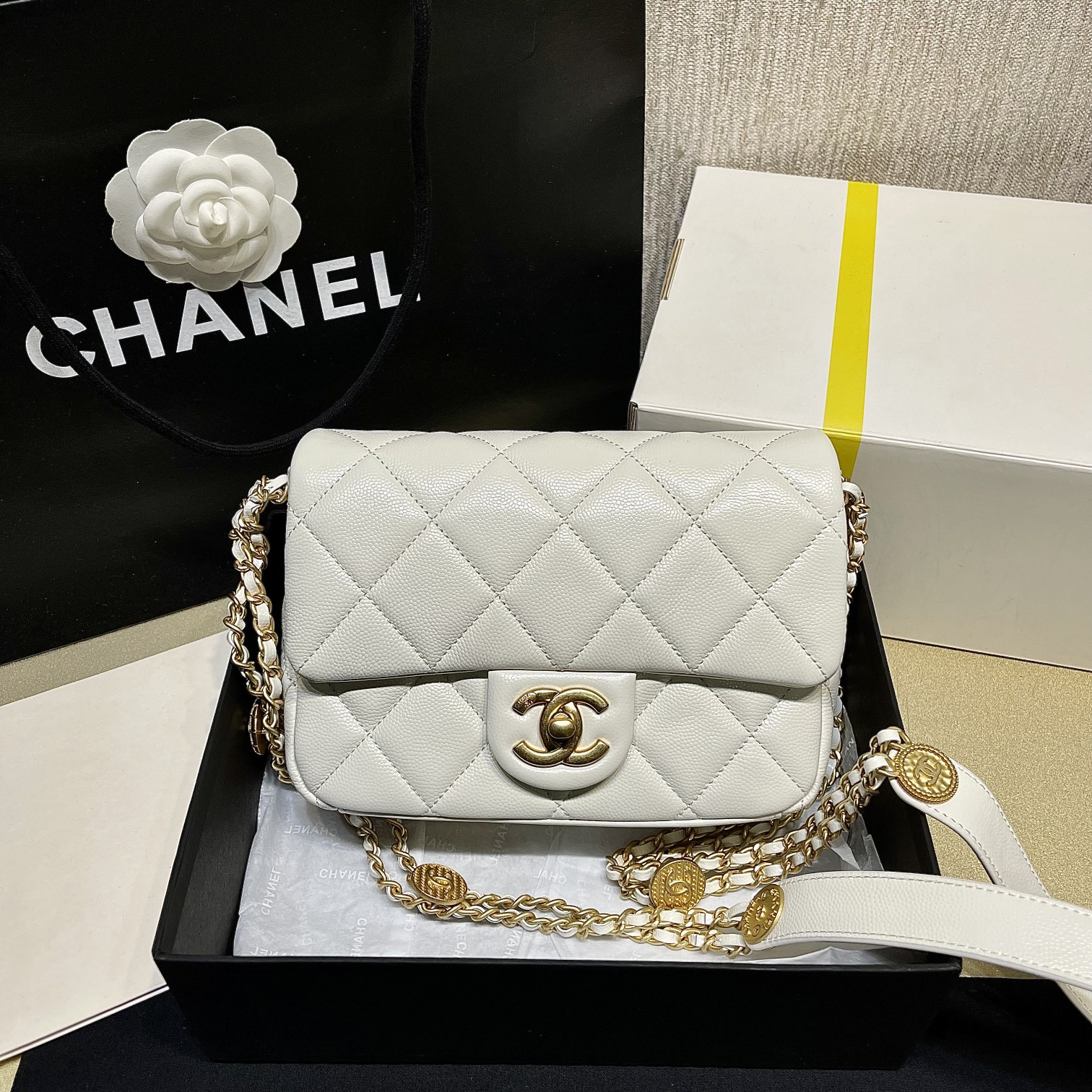 Bagsaaa Ch**el White Flap Bag - 21X14.5X6cm