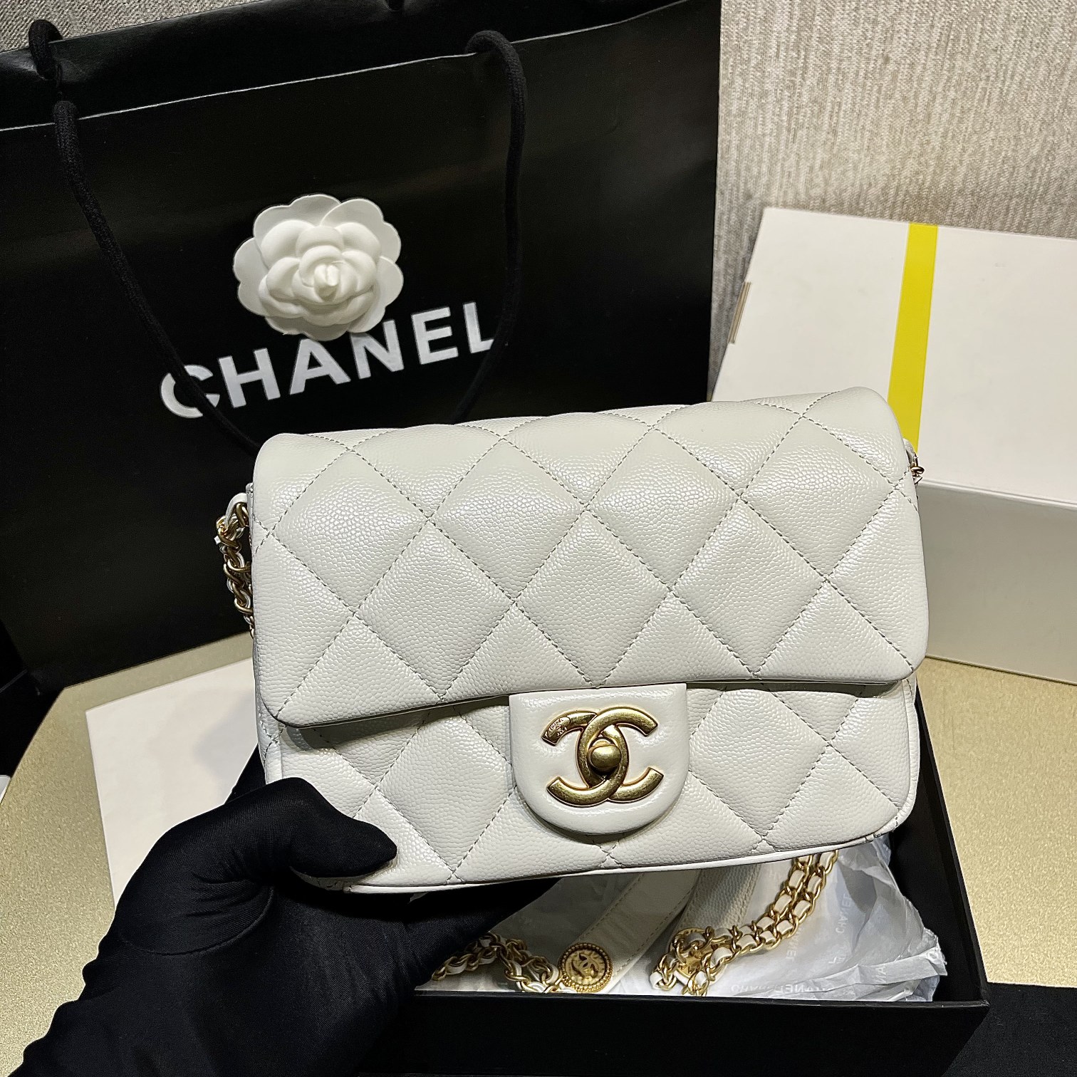 Bagsaaa Ch**el White Flap Bag - 21X14.5X6cm