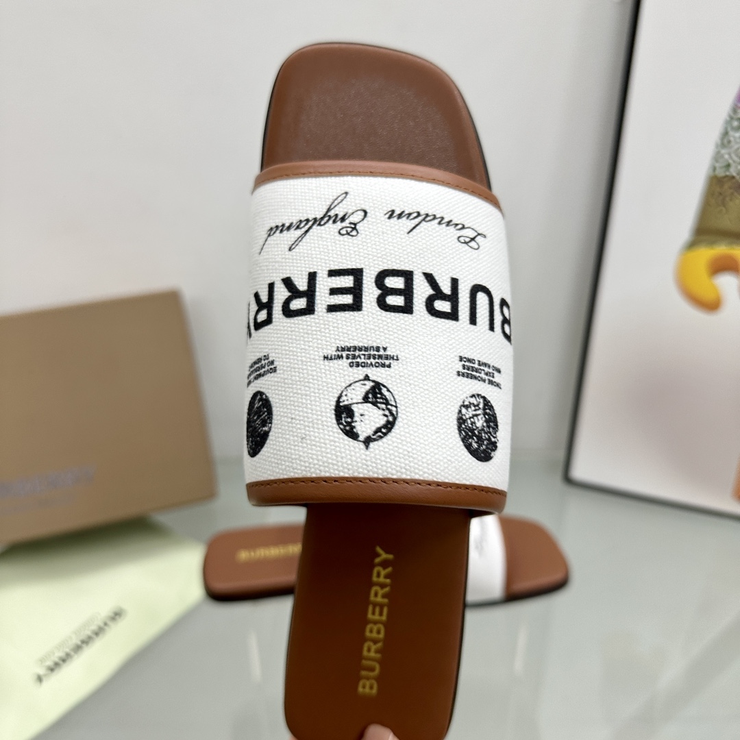 Bagsaaa Bv*b*rry Letters Canvas White Slides
