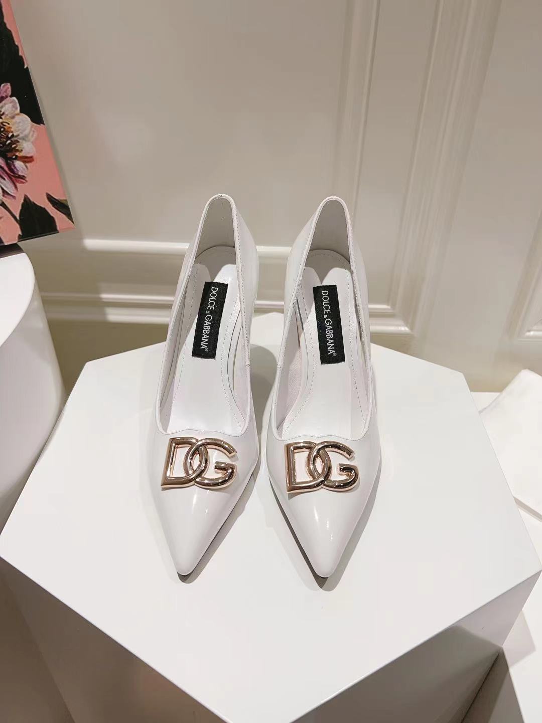 Dolce & Gabbana Logo Detailed Polished Leather Pumps White
