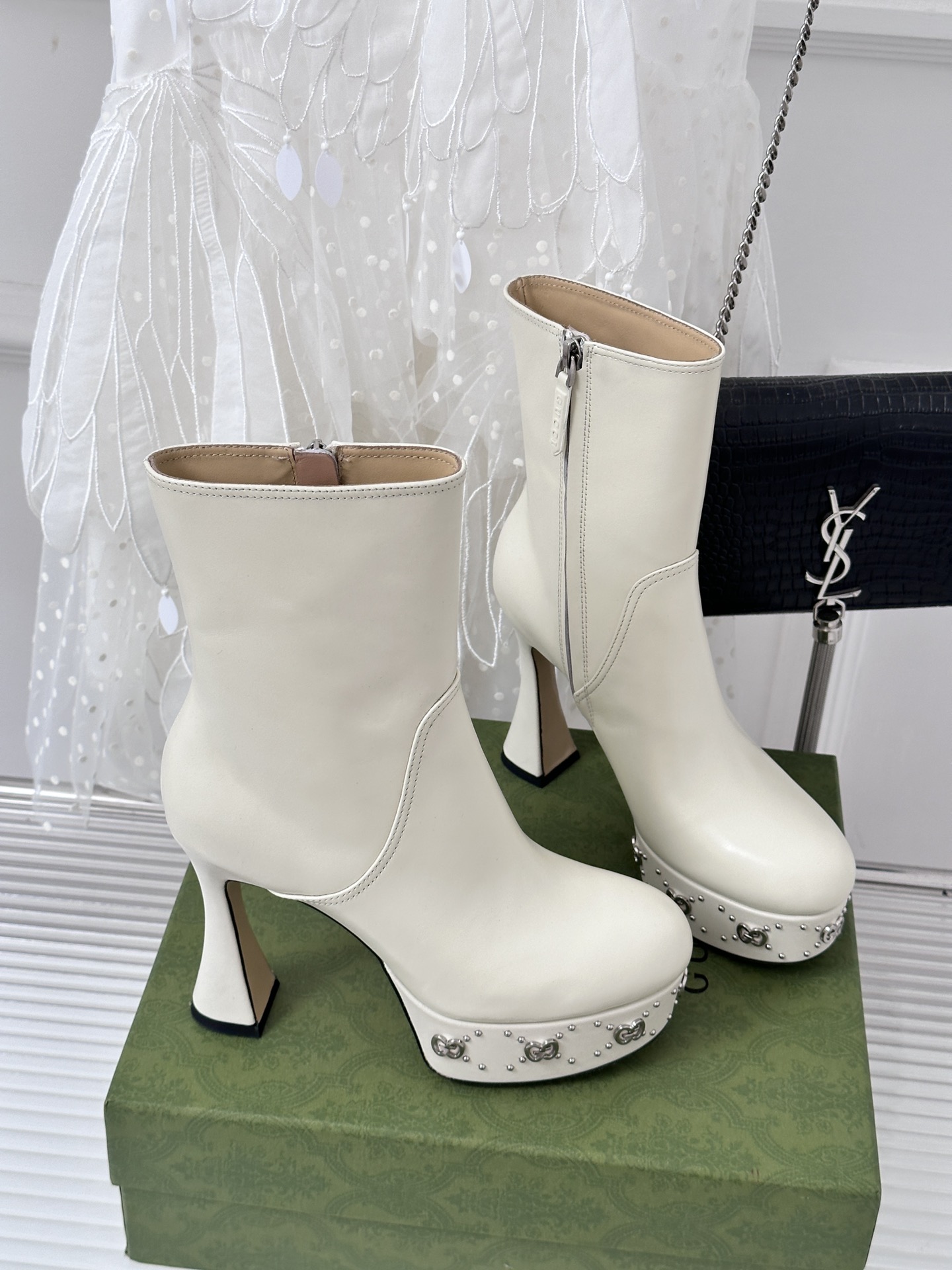 Bagsaaa Gvc*1 GG studded leather ankle boots white