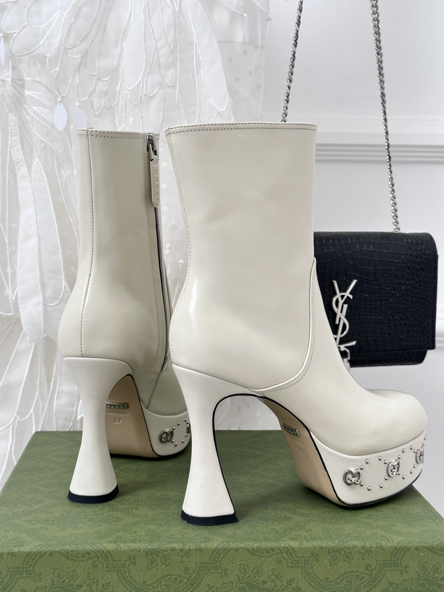 Bagsaaa Gvc*1 GG studded leather ankle boots white