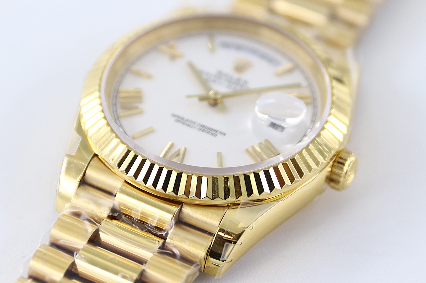 Bagsaaa R01ex Day-Date 40mm Gold White Dial