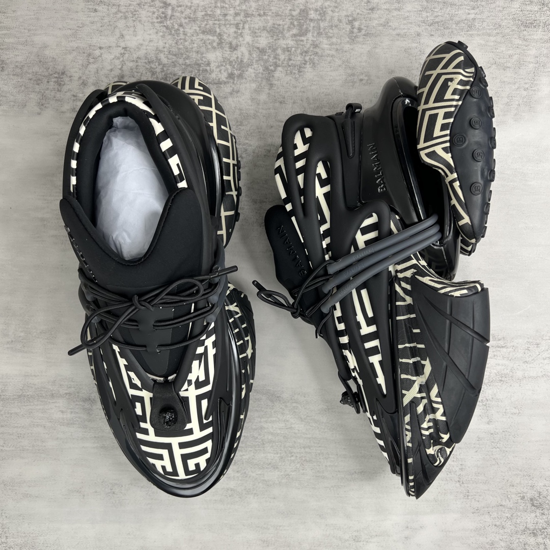 Bagsaaa Balmain Unicorn Low Top trainers in neoprene and leather white and black pattern