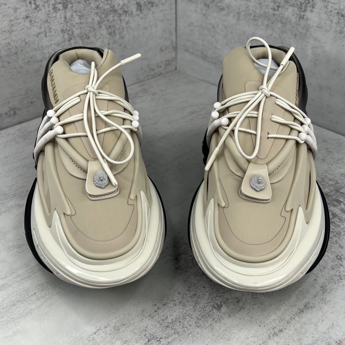 Bagsaaa Balmain Unicorn Low Top trainers in neoprene and leather beige and black
