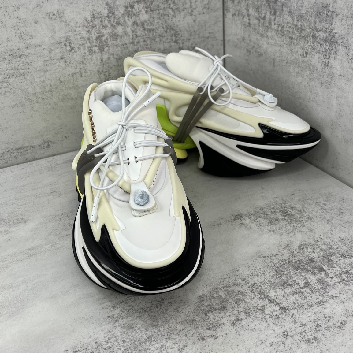 Bagsaaa Balmain Unicorn Low Top trainers in neoprene and leather white and yellow