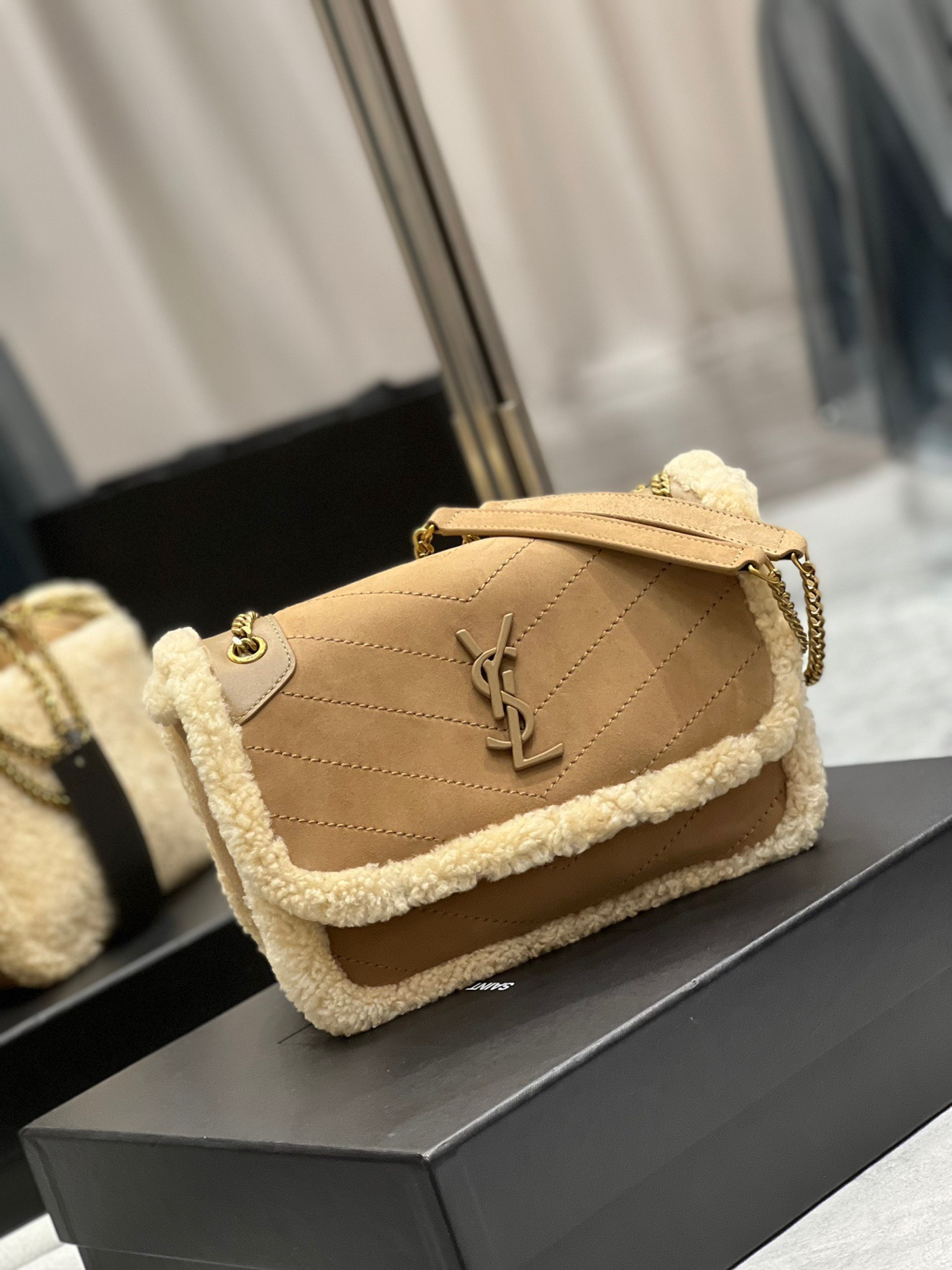 Bagsaaa Y51 Niki Small Shearling Shoulder Bag - Brown