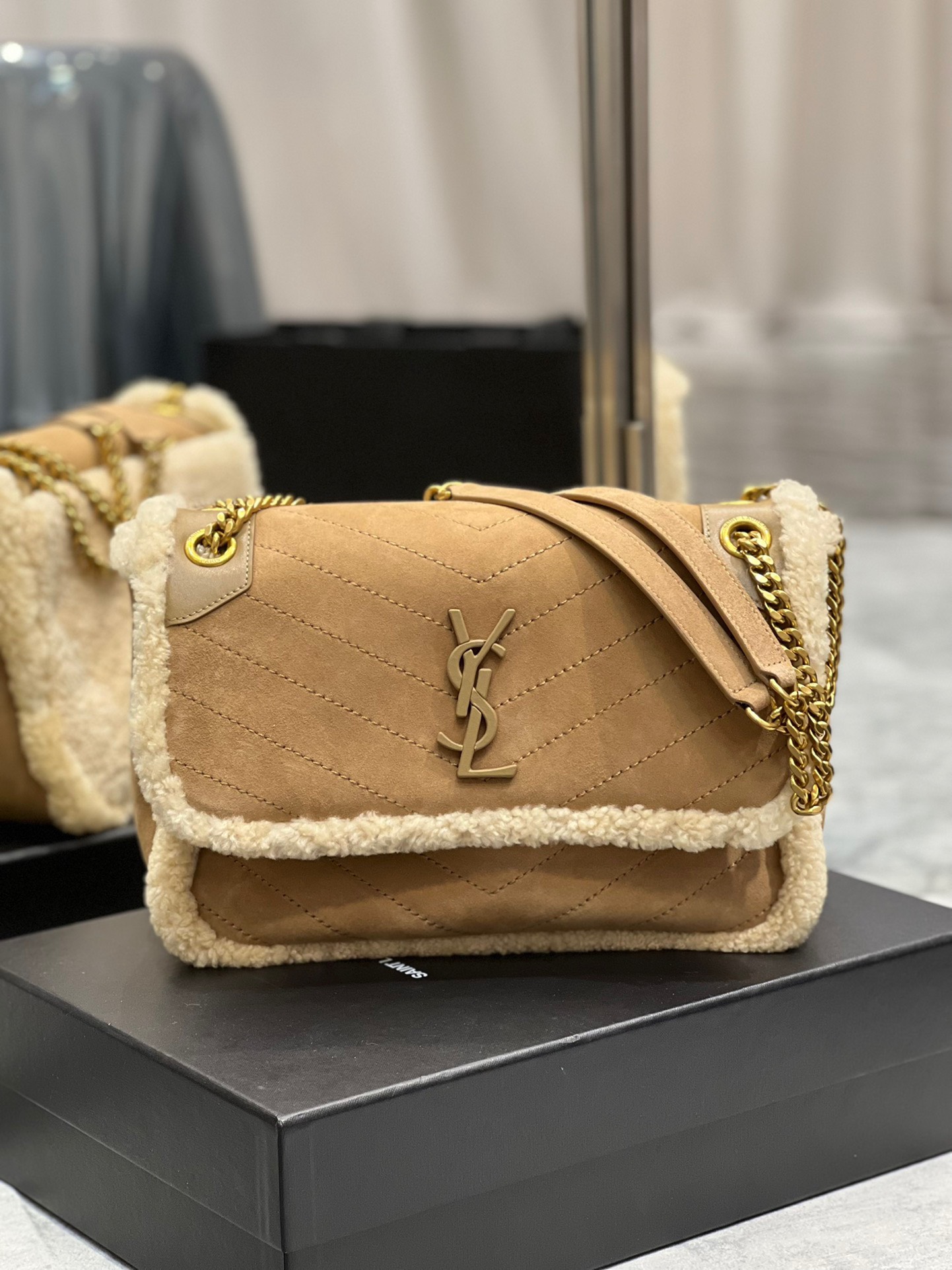 Bagsaaa Y51 Niki Medium Shearling Shoulder Bag - Brown
