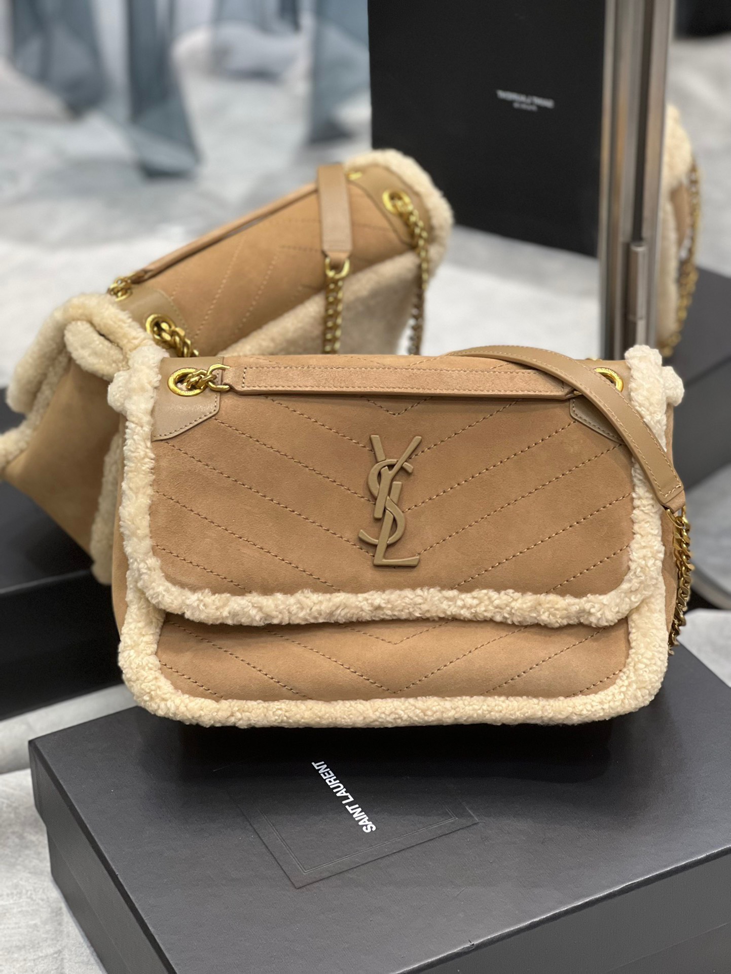 Bagsaaa Y51 Niki Medium Shearling Shoulder Bag - Brown