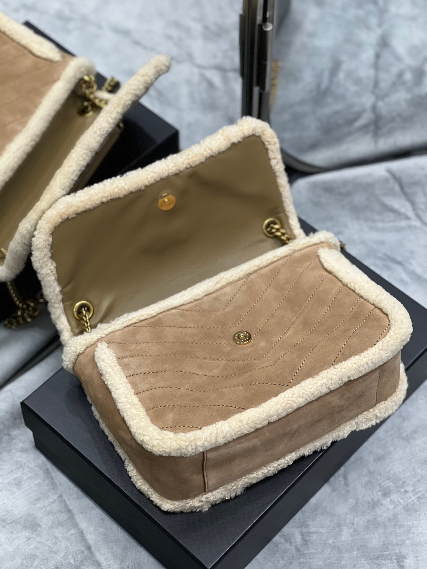 Bagsaaa Y51 Niki Medium Shearling Shoulder Bag - Brown