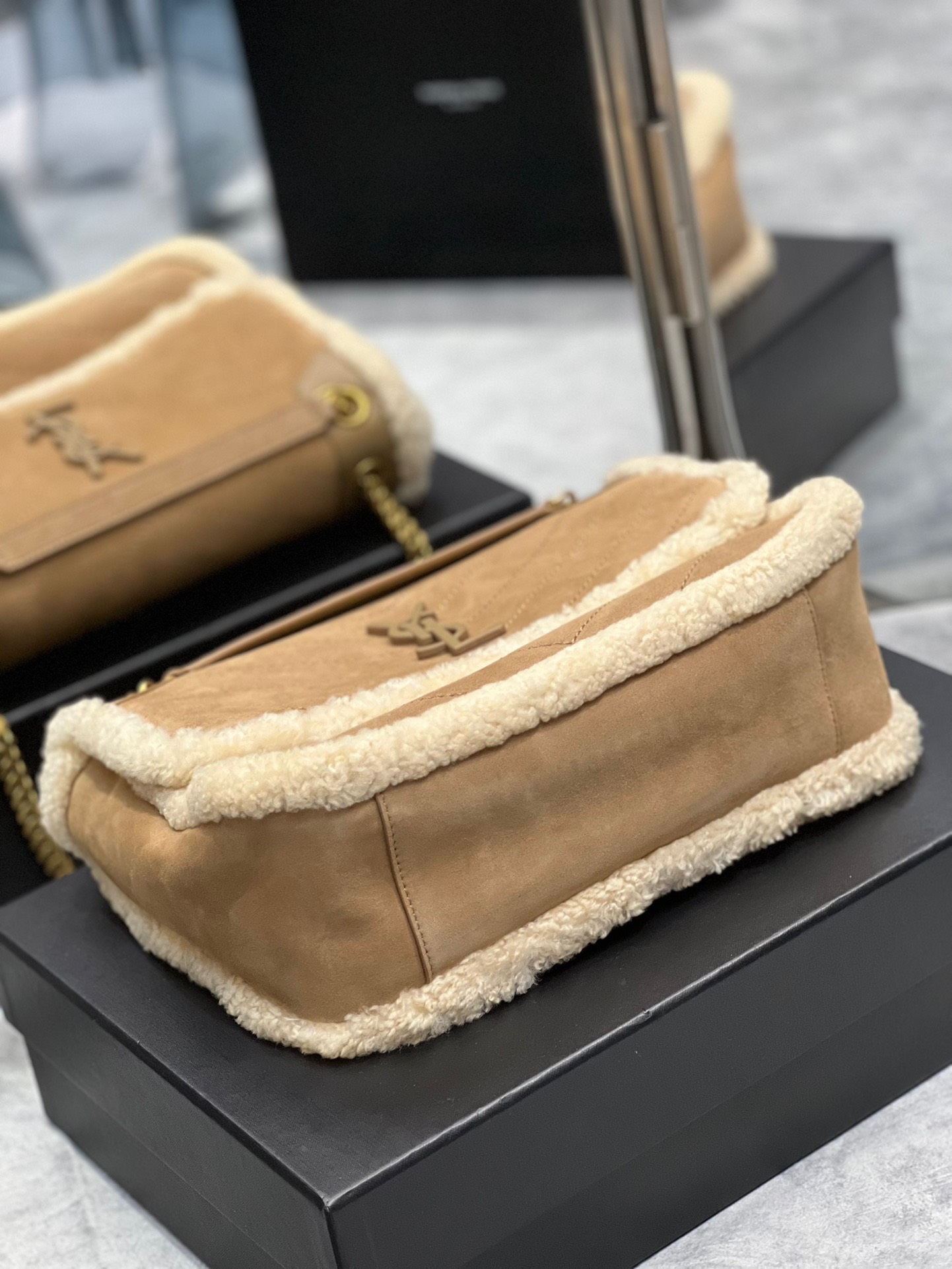 Bagsaaa Y51 Niki Medium Shearling Shoulder Bag - Brown
