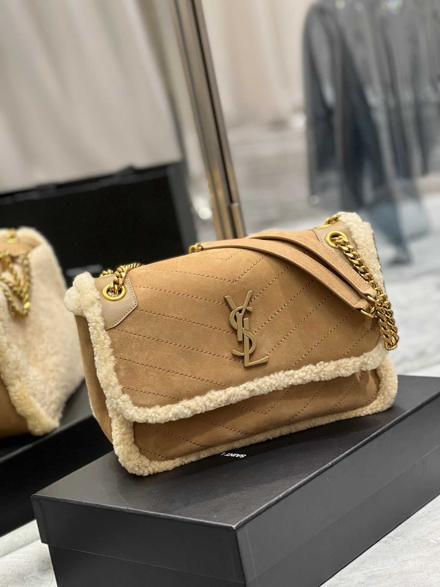 Bagsaaa Y51 Niki Medium Shearling Shoulder Bag - Brown