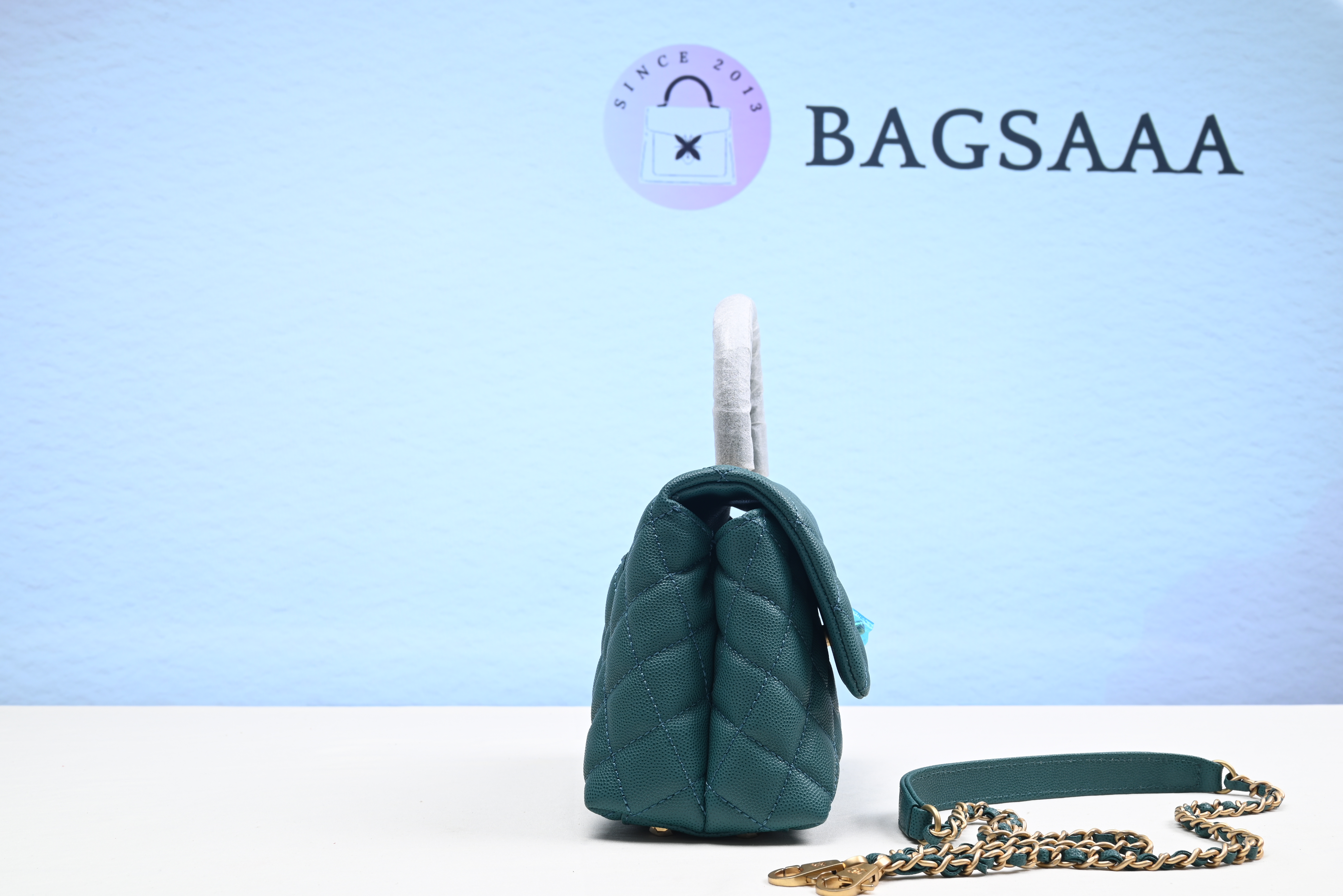 Bagsaaa Ch**el Coco Handle Gold Caviar Green 24 cm