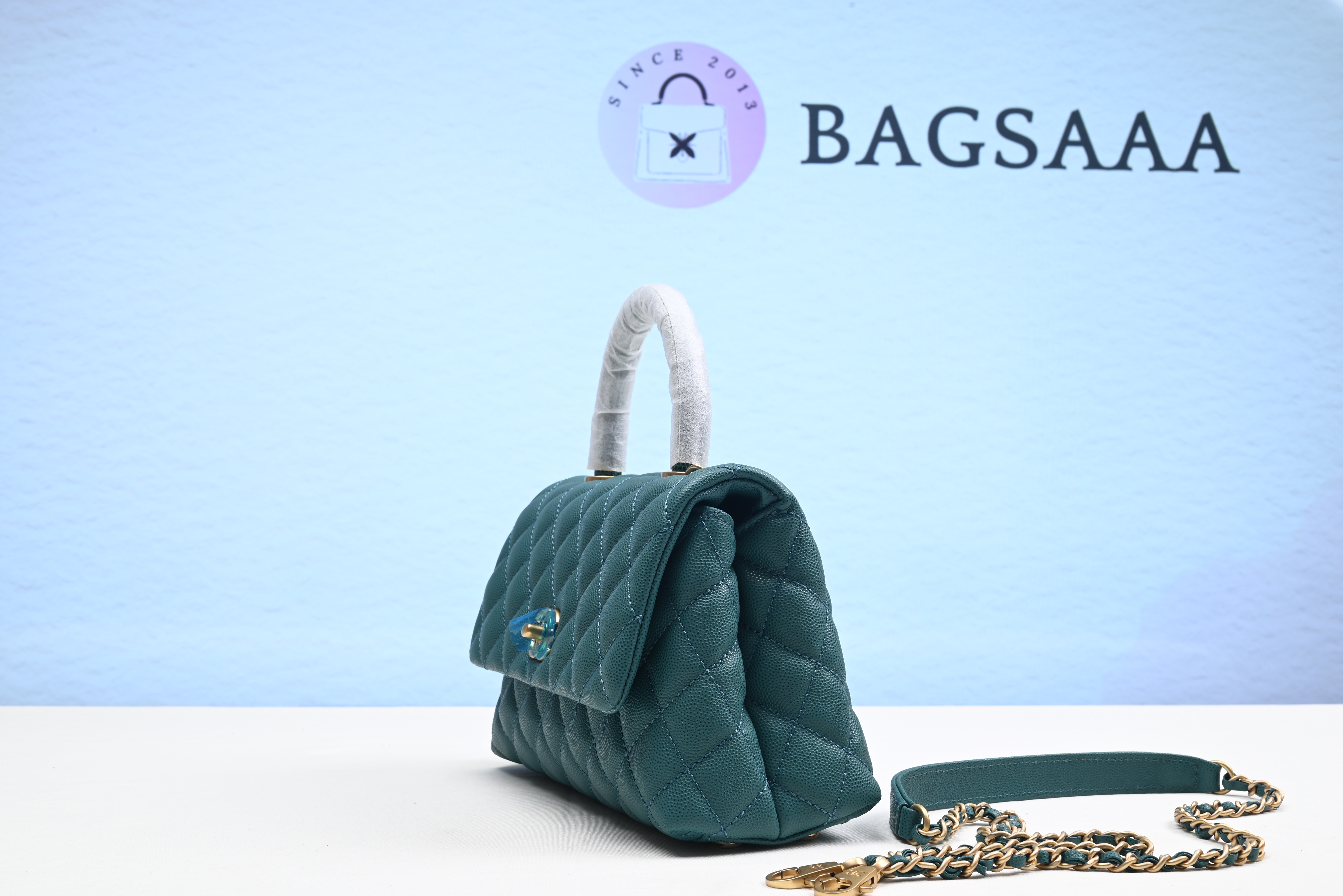 Bagsaaa Ch**el Coco Handle Gold Caviar Green 24 cm
