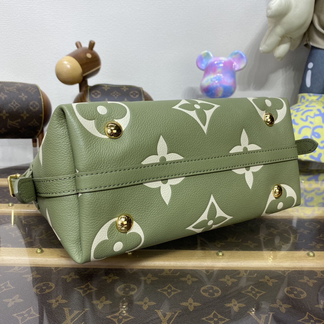 Bagsaaa L0vis Vvtt0n Carryall PM bag green - 29.5 x 24 x 12 cm