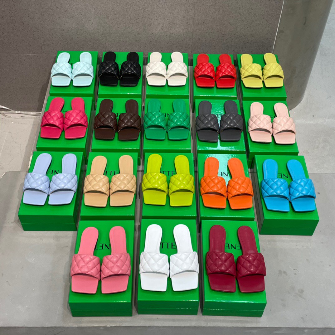 Bagsaaa B0tt*ga Ven*ta Matelassé Flat Padded Sandals