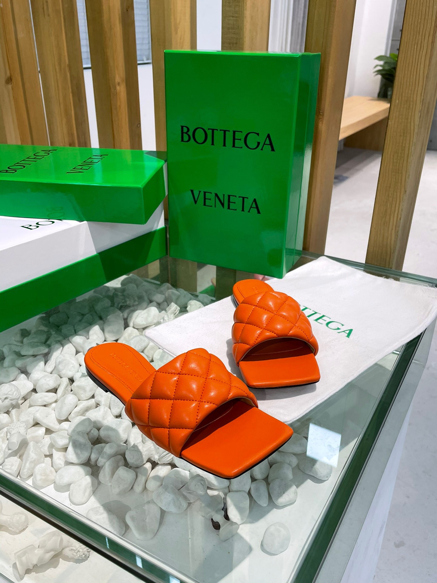 Bagsaaa B0tt*ga Ven*ta Matelassé Flat Padded Sandals